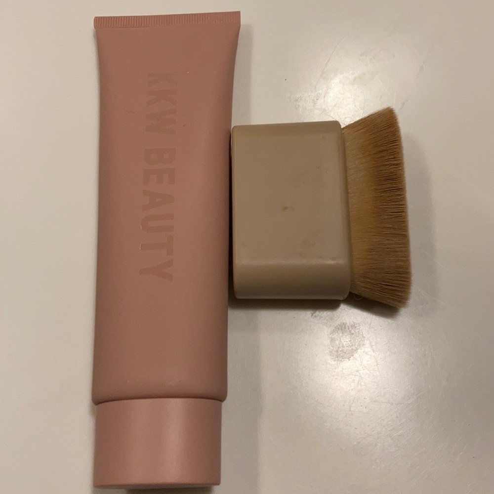 KKW BEAUTY BODY FOUNDATION LIGHT & BRUSH used